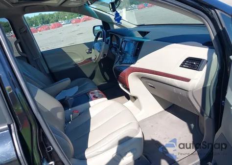 2012 Toyota Sienna Limited 7 Passenger z USA, uszkodzony, nr VIN 5TDDK3DC5CS037791